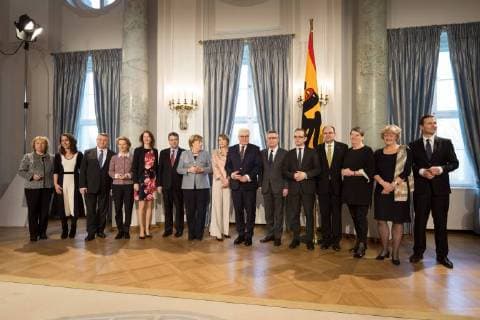 Themen der Woche 09.01.2018,Berlin,Deutschland,GER, Schloss Bellevue, Bundespräsidialamt, Neujahrsempfang des Bundespräsidenten Frank-Walter Steinmeier und seiner Ehefrau Elke Büdenbender. Foto v.l.n.r: Maria Böhmer, Aydan Özoguz, Hermann Gröhe, Ursula von der Leyen, Katarina Barley, Sigmar Gabriel, BK Angela Merkel, Elke Büdenbender, Thomas de Maiziere, Heiko Maas, Christian Schmidt, Barbara Hendricks, Monika Grütters, Steffen Seibert *** 09 01 2018 Berlin Germany GER Castle Bellevue President s Office new year s reception of the Federal Minister Frank Walter Steinmeier and his wife Elke Büdenbender photo v l n r Maria Böhmer Abrar o Hermann Gröhe Ursula von Leyen Katarina Barley Sigmar Gabriel BK Angela Merkel Elke Büdenbender Thomas de Maizière Heiko Maas Christian Schmidt Barbara Hendricks Monika Grütters Steffen Seibert