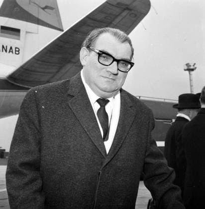 HANS LENZ AT LONDON AIRPORT ; 4 APRIL 1963, Copyright: Topfoto  UnitedArchivesIPU454220