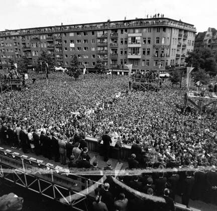 US AMERICAN PRESIDENT JOHN F KENNEDY IN WEST BERLIN ; 27 JUNE 1963, Copyright: Topfoto  UnitedArchivesIPU459405