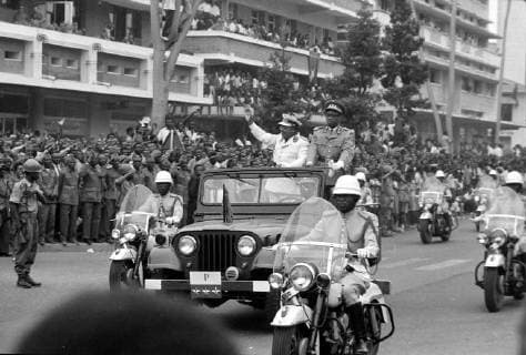 PRIME MINISTER OF THE DEMOCRATIC REPUBLIC OF THE CONGO CYRILLE ADOULA AT PARADE IN LEOPOLDVILLE WITH JOSEPH KASAVUBU AND JOSEPH MOBUTU ; 4 JULY 1963, Copyright: Topfoto  UnitedArchivesIPU459752
