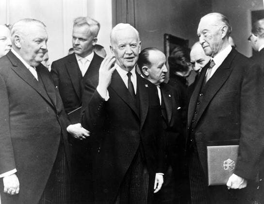 FORMER WEST GERMAN CHANCELLOR KONRAD ADENAUER WITH NEW LUDWIG ERHARD AND HEINRICH LUEBKE IN BONN ; 17 OCTOBER 1963, Copyright: Topfoto  UnitedArchivesIPU465105