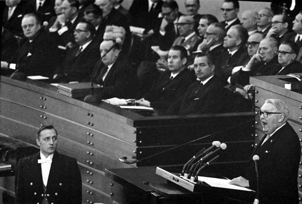 GOVERNMENT - NEW WEST GERMAN CHANCELLOR LUDWIG ERHARD MAKING SPEECH IN BONN ; 19 OCTOBER 1963, Copyright: Topfoto  UnitedArchivesIPU465262