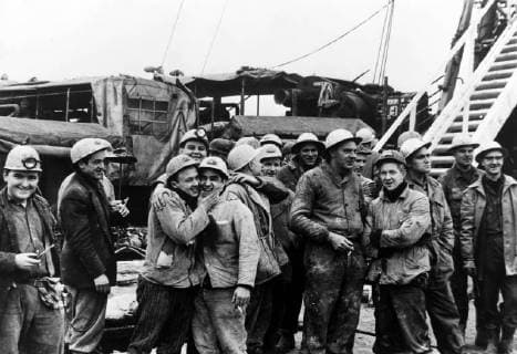 DISASTER IN GERMAN IRON ORE MINE - RESCUERS HAPPY IN LENGEDE, GERMANY ; 4 NOVEMBER 1963, Copyright: Topfoto  UnitedArchivesIPU466140