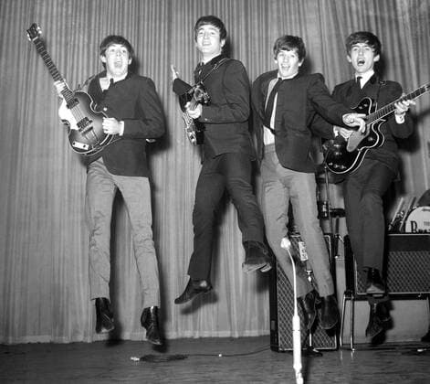 4 NOVEMBER 1963 THE BEATLES, PAUL MACARTNEY, JOHN LENNON, RINGO STARR AND GEORGE HARRISON, REHEARSE FOR ROYAL VARIETY PERFORMANCE AT THE PRINCE OF WALES THEATRE IN LONDON, ENGLAND., London United Kingdom England Copyright: Topfoto  UnitedArchivesIPU466145