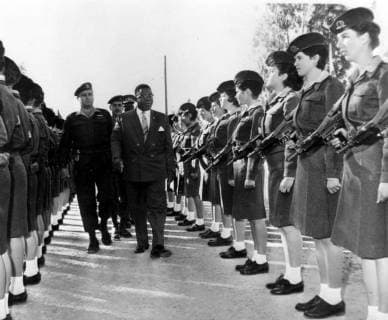 PRESIDENT JOPEPH KASAVUBU OF CONGO WITH PRESIDENT OF ISRAEL ZALMAN SHAZAR IN JERUSALEM - ISPECTS GUARD OF HONOUR ; 13 DECEMBER 1963, Copyright: Topfoto  UnitedArchivesIPU468400