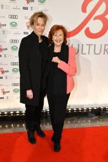 Brigitte Grothum and her daughter Debora Z Kulturpreis refuses at the ceremony by the B 9 01 2018 in Berlin B Z Kulturpreis 2018 in Berlin