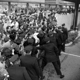 THE BEATLES POP GROUP FANS BEATLEMANIA IN NEW YORK ; 9 FEBRUARY 1964, Copyright: Topfoto  UnitedArchivesIPU471282