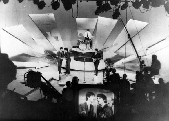 THE BEATLES POP GROUP PAUL MCCARTNEY, RINGO STARR, GEORGE HARRISON AND JOHN LENNON IN NEW YORK IN CONCERT ; 10 FEBRUARY 1964, Copyright: Topfoto  UnitedArchivesIPU471321