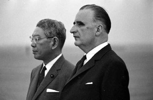 JAPANESE PREMIER HAYATO IKEDA WITH FRENCH PREMIER GEORGES POMPIDOU IN TOKYO, JAPAN ; 8 APRIL 1964, Copyright: Topfoto  UnitedArchivesIPU474599