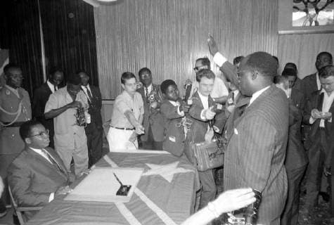 JOSEPH KASAVUBU AND GODEFROID MUNONGO G TAKES OATH IN LEOPOLDVILLE, CONGO ; 11 JULY 1964, Copyright: Topfoto  UnitedArchivesIPU480639