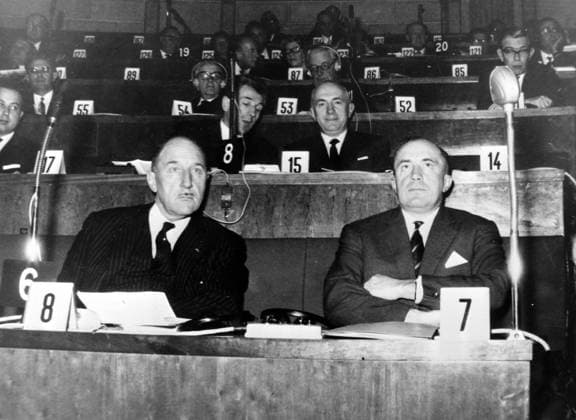 JOSEPH LUNS WITH WERNER DOLLINGER AT ANNIVERSARY SESSION OF THE WESTERN EUROPEAN UNION CONFERENCE IN PARIS ; 2 DECEMBER 1964, Copyright: Topfoto  UnitedArchivesIPU489378