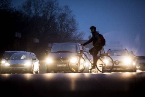 A cyclist happens a road Berlin 10 01 2018 Berlin Germany Copyright: xFlorianxGaertner photothek.netx