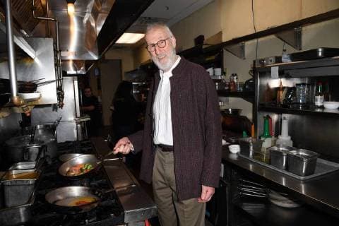 Bilder des Tages FORT LAUDERDALE, FL - JANUARY 11: Television icon James Cromwell receives PETA s annual Hero to Animals Award at a special dinner honoring him at South Florida s Sublime Restaurant & Bar on January 11, 2018 in Fort Lauderdale, Florida Copyright: xHoo-Me.com xMediaPunchx