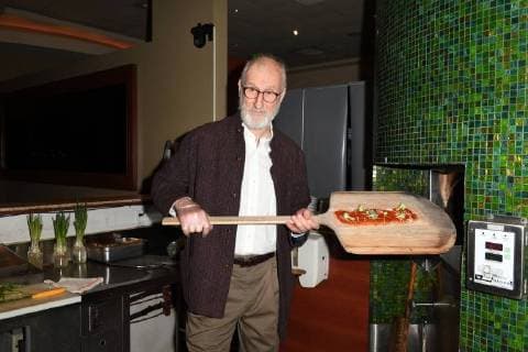 FORT LAUDERDALE, FL - JANUARY 11: Television icon James Cromwell receives PETA s annual Hero to Animals Award at a special dinner honoring him at South Florida s Sublime Restaurant & Bar on January 11, 2018 in Fort Lauderdale, Florida Copyright: xHoo-Me.com xMediaPunchx