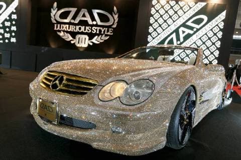 Themen der Woche Bilder des Tages Car dress-up shop D.A.D displays a Mercedes-Benz SL600 decorated with Swarovski crystals at Tokyo Auto Salon 2018 on January 12, 2018, Chiba, Japan. Tokyo Auto Salon is one of the largest automobile exhibitions that showcasing the latest technological solutions and products to customize cars. The show runs from January 12 to 14 at Makuhari Messe International Convention Complex.  (gxta_autoexpo031)