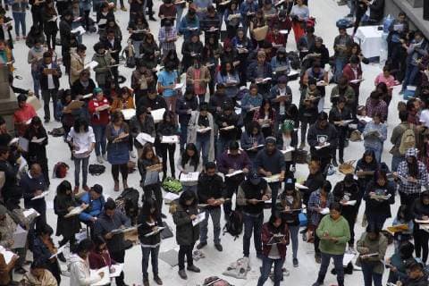 People participate in a ten-hours-long drawing marathon at the Art National Museum in Mexico City, Mexico, 11 January 2018. Drawing marathon in Mexico City with hundreds of participants !ACHTUNG: NUR REDAKTIONELLE NUTZUNG!  Copyright: xSASHENKAxGUTIERREZx MEX21 20180113-636514745828592109