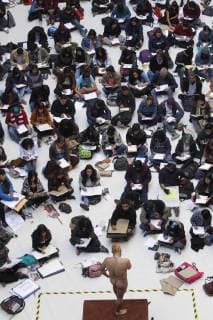 People participate in a ten-hours-long drawing marathon at the Art National Museum in Mexico City, Mexico, 11 January 2018. Drawing marathon in Mexico City with hundreds of participants !ACHTUNG: NUR REDAKTIONELLE NUTZUNG!  Copyright: xSASHENKAxGUTIERREZx MEX21 20180113-636514745872740109