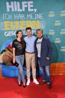 Actor Julia Hartmann l r Oskar Keymer and Axel Stein posing on 14 01 2018 in Cologne at the premiere of the movie help I my parents shrunk 01 in German cinemas coming on 18