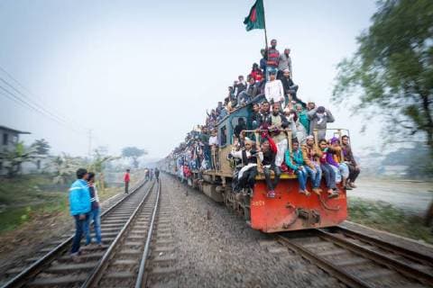 Themen der Woche Bilder des Tages Bangladesh: 1st phase of Biswa Ijtema ends The first phase of the three-day Biswa Ijtema ends with Akheri Munajat. Hafez Mohammad Zubayer, the Imam of Kakrail Mosque in Dhaka, conducted the Akheri Munajat that started at 11:00am, said the Ijtema organizers. Thousands of devotees, both from home and abroad, have attended the congregation. Some 4,473 foreign devotees from 88 countries have joined the first phase of the Ijtema. The second phase of Ijtema will be held on 19-21 January. Tablighi Jamaat has been organising the Ijtema on the bank of Turag river since 1967. The Ijtema is being held in two phases from 2011 to ease the accommodation crisis. Dhaka Bangladesh Airport Road  TahirxHasan