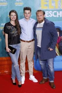 Julia Hartmann Oskar Keymer and Axel Stein at the premiere of the movie help I have shrunk my parents at the Cinedom Cologne 14 01 2018 Foto:xC.xHardtx xFuturexImage