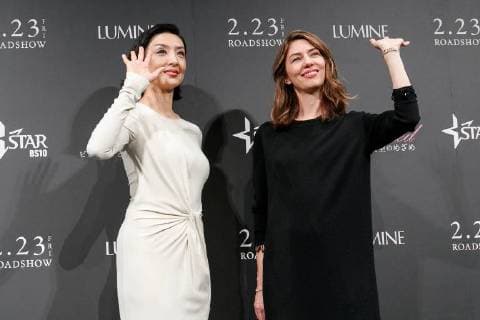 (L to R) Japanese dancer Tamiyo Kusakari and director Sofia Coppola, pose for the cameras during the Japan premiere for the film The Beguiled on January 17, 2018, Tokyo, Japan. Coppola won best director at the Cannes Film Festival for the movie which is a remake of the 1971 Clint Eastwood film. The Beguiled opens in Japanese theaters on February 23.  (gxta_scoppola023)