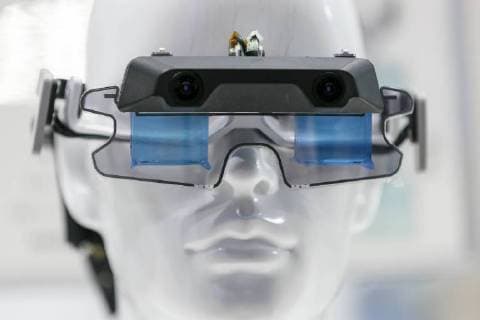Themen der Woche Bilder des Tages A prototype of an 3D-AR (Augmented Reality) device HoloLens on display at the RoboDEX exhibition in Tokyo Big Sight on January 17, 2018, Tokyo, Japan. The 2nd Robot Development and Application Expo (RoboDEX) introduces new technologies in robotics including IT and AI from 200 exhibitors. Organizers expect 20,000 visitors during the trade show which runs from January 17 to 19.  (gxta_robodex019)