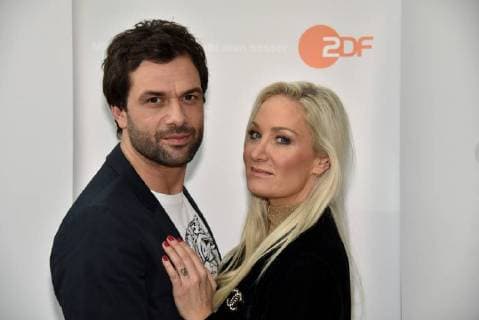 Die Schauspieler Kai Schumann und Janine Kunze posieren am 17.01.2018 in Köln bei einem Pressetermin zum 5 jährigen Sende Jubiläum der ZDF Serie Heldt . *** The actor Kai Schumann and Janine Kunze posing on 17 01 2018 in Cologne at a press event to the 5-year-old send anniversary of ZDF Series Heldt