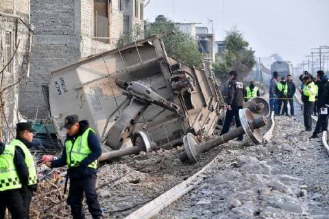 Zugunglück in Mexiko January 18, 2018 - EUM20180118NAC03.JPG.ECATEPEC, Mex. AccidentAccidente-Tren.- El descarrilamiento de un vagon de tren cargado con maiz, termino con la vida de cinco personas, entre ellos tres menores de edad, al impactarse contra un domicilio particular, ubicado en calle Manzanillo, Jardines de Casa Nueva, Ecatepec. Un menor de 2 anos, fue trasladado de emergencia hacia un hospital de la localidad de Ecatepec, 18 de enero de 2018. Foto: Agencia EL UNIVERSALHugo GarciaMAVC - ZUMAu78_ 20180118_zaf_u78_017 Copyright: xElxUniversalx