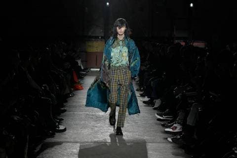 (180119) -- PARIS, Jan. 19, 2018 -- A model presents a creation of Dries Van Noten during the men s fashion week for 2018-19 autumn winter men s collection in Paris, France on Jan. 18, 2017. ) (psw) FRANCE-PARIS-MEN S FASHION WEEK-DRIES VAN NOTEN PieroxBiasion 