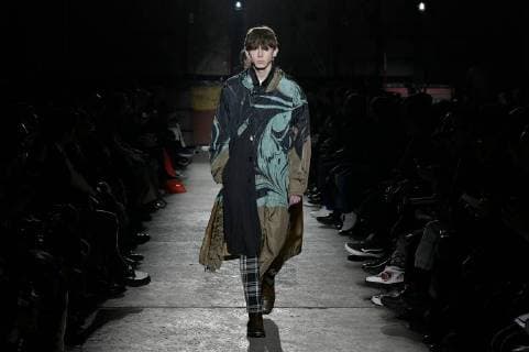 (180119) -- PARIS, Jan. 19, 2018 -- A model presents a creation of Dries Van Noten during the men s fashion week for 2018-19 autumn winter men s collection in Paris, France on Jan. 18, 2017. ) (psw) FRANCE-PARIS-MEN S FASHION WEEK-DRIES VAN NOTEN PieroxBiasion 