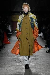 (180119) -- PARIS, Jan. 19, 2018 -- A model presents a creation of Dries Van Noten during the men s fashion week for 2018-19 autumn winter men s collection in Paris, France on Jan. 18, 2017. ) (psw) FRANCE-PARIS-MEN S FASHION WEEK-DRIES VAN NOTEN PieroxBiasion 