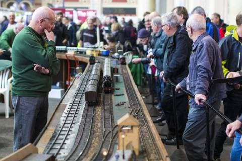 January 19, 2018 - London, London, UK - London, UK. Enthusiasts watch as model Gauge 1 steam locomotives pass by at the London Model Engineering Exhibition at Alexandra Palace. Over 50 clubs and societies are exhibiting nearly 2,000 models constructed by their members. London UK  - ZUMAl94_ 20180119_zaf_l94_018 Copyright: xRobxPinneyx