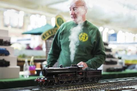 January 19, 2018 - London, London, UK - London, UK. A member of the Gauge 1 Steam Locomotive Society tends to a model train at the London Model Engineering Exhibition at Alexandra Palace. Over 50 clubs and societies are exhibiting nearly 2,000 models constructed by their members. London UK  - ZUMAl94_ 20180119_zaf_l94_025 Copyright: xRobxPinneyx