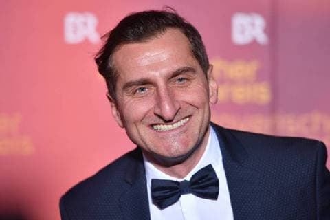 Tim Sam actor frame single subject cut to portrait portrait portrait Bavarian film awards 2018 red carpet red carpet on the 19 01 2018 in the Prince Regent Theatre in Munich