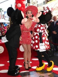 Bilder des Tages HOLLYWOOD, CA - JANUARY 22: Mickey Mouse, Katy Perry and Minnie Mouse pictured as Minnie Mouse is honored With A Star On The Hollywood Walk of Fame in Hollywood, California on January 22, 2018. Copyright: xFayexSadoux