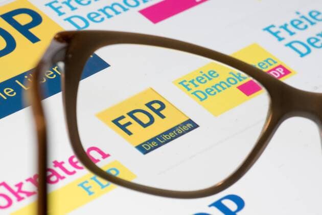 FDP symbol symbols Germany Studio shot January 24 FDP considered symbol on a monitor through a pair of glasses