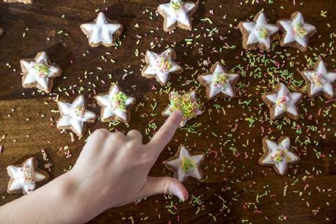 Girl s hand touching cinnamon star model released Symbolfoto  SARF03451