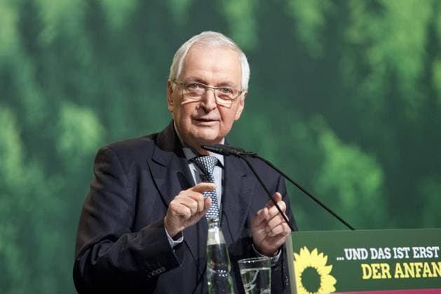 Klaus TOEPFER, ehem. Bundesumweltminister, der die Laudatio auf Simone Peter haelt, Ausserordentliche Bundesdelegiertenkonferenz der Partei Buendnis 90 Die Gruenen im Congress Centrum Hannover, 26.-27.01.2018. *** Klaus TÖPFER formerly Environment Minister of the eulogy on Simone Peter holds extraordinary Federal delegates Conference of the party Bündnis 90 Die Grünen in the Congress Centrum Hanover 26 27 01 2018