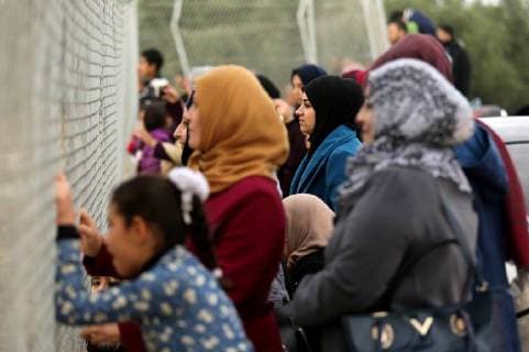 January 28, 2018 - Nuseirat, Gaza Strip, Palestinian Territory - Palestinian women watch the football match between Al-Nuseirat and Al-Jalaa standing outside the fence of the stadium, at Nuseirat refugee camp, in the central of Gaza Strip, on January 28, 2018. Palestinian police allowed women to attending the football match on the first time in Gaza Strip Nuseirat Palestinian Territory - ZUMAap3_ 20180128_zaf_ap3_157 Copyright: xAshrafxAmrax