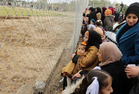 January 28, 2018 - Nuseirat, Gaza Strip, Palestinian Territory - Palestinian women watch the football match between Al-Nuseirat and Al-Jalaa standing outside the fence of the stadium, at Nuseirat refugee camp, in the central of Gaza Strip, on January 28, 2018. Palestinian police allowed women to attending the football match on the first time in Gaza Strip Nuseirat Palestinian Territory - ZUMAap3_ 20180128_zaf_ap3_189 Copyright: xAshrafxAmrax