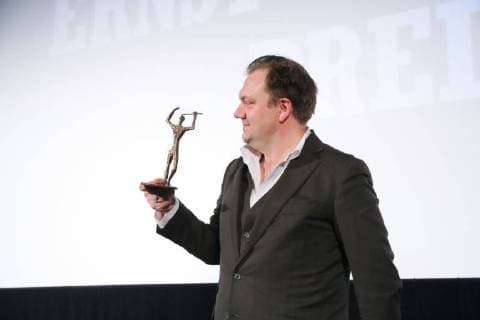 The actor is Charly Huebner on 28 01 2018 with the Ernst Lubitsch Preis for his comedic performance in the film magical mystery or the return of Karl Schmidt honored the traditional trophy he was awarded at a Gala in the Babylon cinema in Berlin Center the Club of Berlin film journalists awards since 1958 the Ernst Lubitsch Preis for best comedic performance in the German movie Berlin Ger