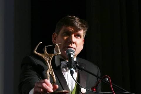 The journalist Markus Tschiedert 01 moderated the awarding of the Ernst Lubitsch on the 28 2018 Prize in Berlin the actor Charly Huebner is honoured for his comedic performance in the film magical mystery or the return of Karl Schmidt the ceremony traditional trophy Center took place at a Gala in the cinema Babylon i