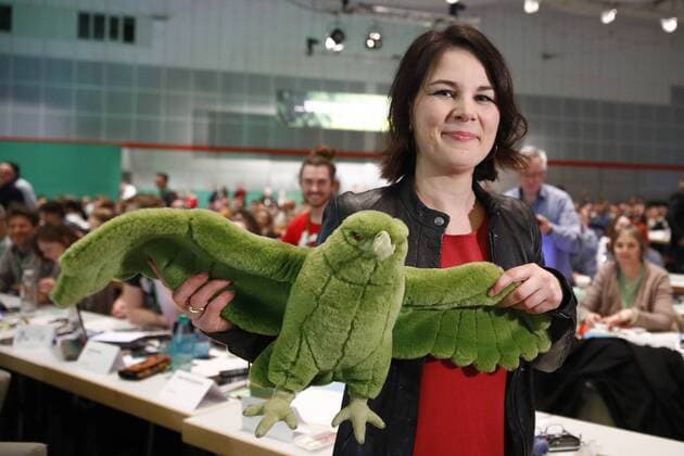 27 01 2018 HCC Hannover extraordinary Federal delegates Conference Bündniss 90 Greens election of the new National Executive Committee in the image of the newly-elected National Chairman Annalena bear Bock with the Green Eagle the Maskotchen of Brandenburg green choice Federal Executive Board B90 the Greens www.sielski-press.de