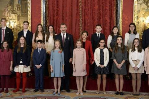 Entertainment Bilder der Woche Themen der Woche Bilder des Tages The spanish royal family, The Kings of Spain Felipe VI and Letizia and princesses Leonor and Sofia attend a meeting with youngs of all Spain after of the imposition of the necklace of the order of the Golden Toison to the Princess of Asturias Leonor, the day of 50th birthday of the king Felipe VI, at Royal palace of Madrid. (261 Cordon Press). Cordon Press  ***pool***