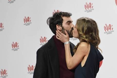 Jan Paternoster and Eva De Roo kiss on the red carpet at the arrival for the eleventh edition of the MIA s (Music Industry Award) award show, in Brussels, Tuesday 30 January 2018. The MIA awards are handed out by the VRT and Kunstenpunt.  JASPERxJACOBS 05286481