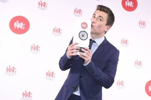 Niels Destadsbader celebrates with his trophy after the eleventh edition of the MIA s (Music Industry Award) award show, in Brussels, Tuesday 30 January 2018. The MIA awards are handed out by the VRT and Kunstenpunt.  JASPERxJACOBS 05286759