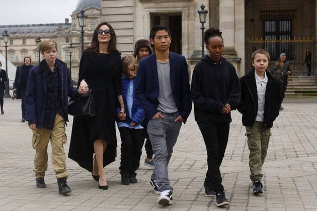 January 30, 2018 - Paris, Ile-de-France, France - ANGELINA JOLIE with her children Shiloh, Maddox, Vivienne Marcheline, Pax Thien, Zahara Marley, Knox Leon visit the Louvre. Paris France  - ZUMAn230 20180130_zaa_n230_021 Copyright: xMehdixTaamallahx