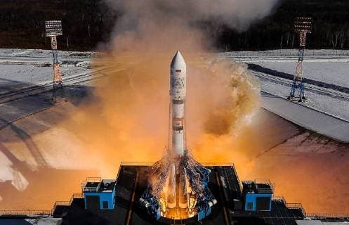 Themen der Woche AMUR REGION, RUSSIA - FEBRUARY 1, 2018: The launch of a Soyuz 2.1a rocket booster with a Frigate upper stage block from the Vostochny Cosmodrome. The Soyuz 2.1.a rocket booster is to deliver Russian Kanopus-V No3 and No4 remote sensing satellites and 9 small satellites to orbit. Donat Sorokin TASS  TS071D23