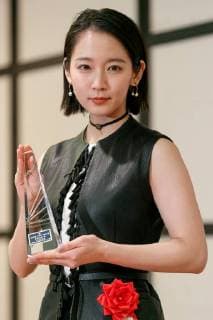 Japanese actress Riho Yoshioka poses for the cameras during the Elan d Or Award ceremony on February 1, 2018, Tokyo, Japan. The award organized by the All Nippon Producers Association (ANPA) recognizes outstanding actors, movies and TV dramas.  (gxta_elandor009)