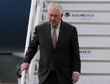 Bilder des Tages Ankunft von Rex Tillerson in Mexiko-Stadt US Secretary of State Rex Tillerson arrives at the hangar of the National Defense Office in Mexico City, Mexico, 01 February 2018. Tillerson arrived in Mexico to meet President Enrique Pena Nieto and to participate in a tri-lateral meeting in which the Foreign Ministers of Mexico and Canada will be present. Tillerson arrives in Mexico to adress bilateral and regional issues !ACHTUNG: NUR REDAKTIONELLE NUTZUNG!  Copyright: xMarioxGuzmanx MEX002 20180202-636531311729781759